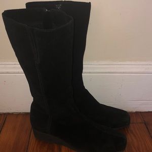 La Canadienne black suede wedge boots sz. 9,5